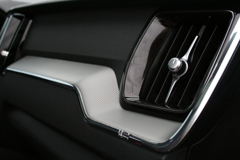 Volvo XC60 2.0 t6 plug-in hybrid awd plus black edition