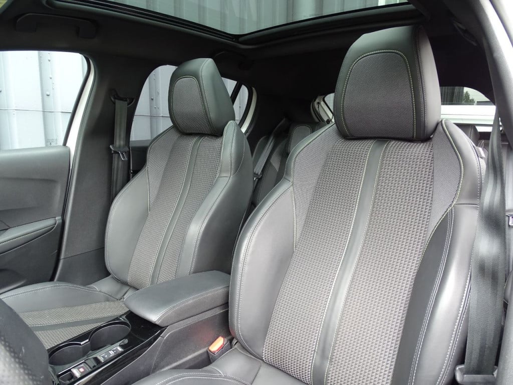 Peugeot 208 1.2 puretech gt-line automaat | pano | stoelverwarming
