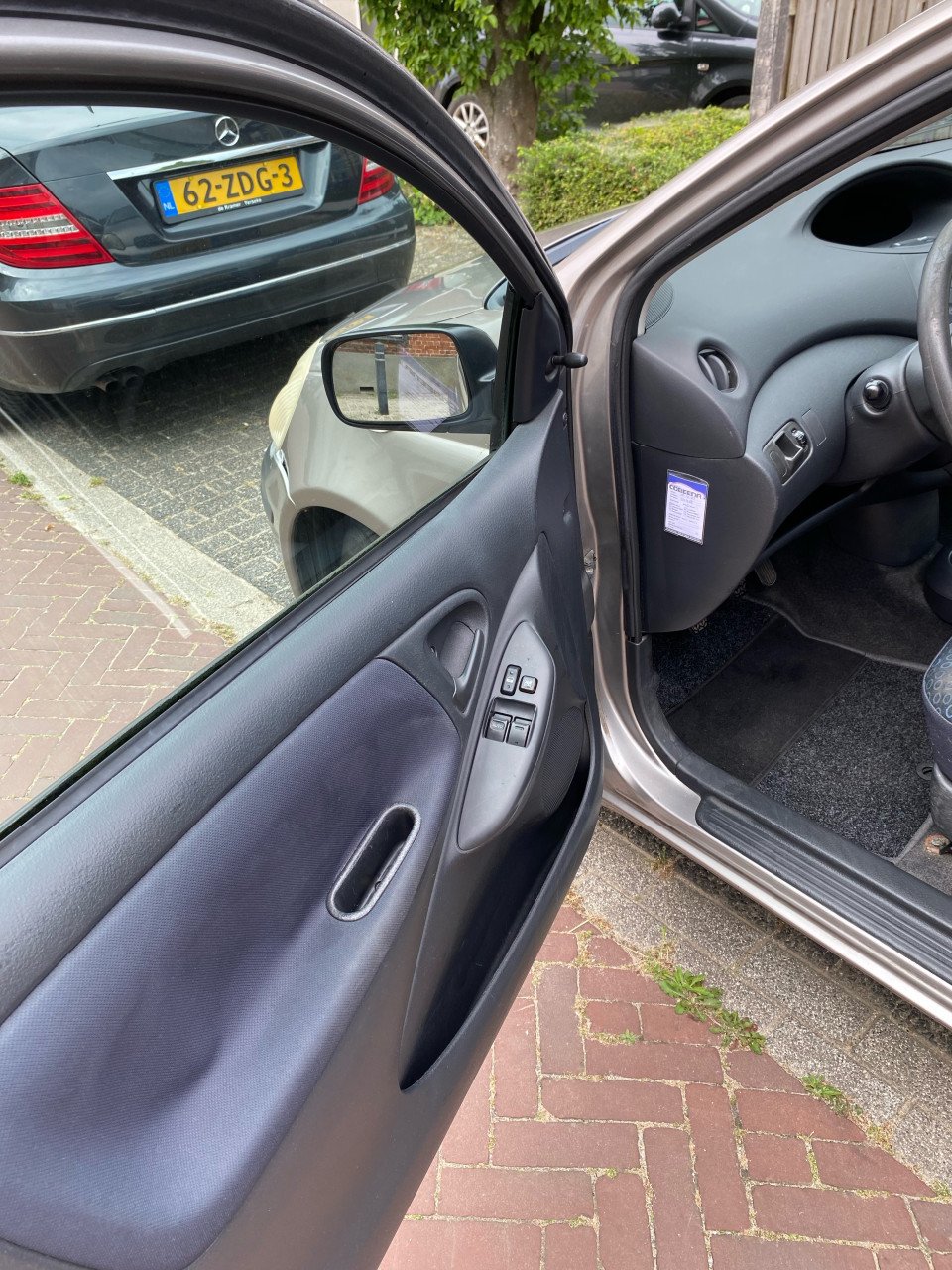 Toyota Yaris 1.0 16V Vvti 3DR 2004 Grijs