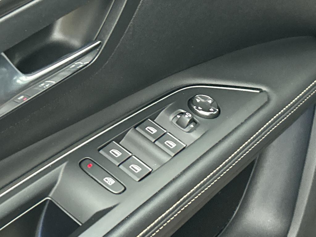 Peugeot 5008 180pk gt pack business | rijklaar | trekhaak | leer | adaptiev