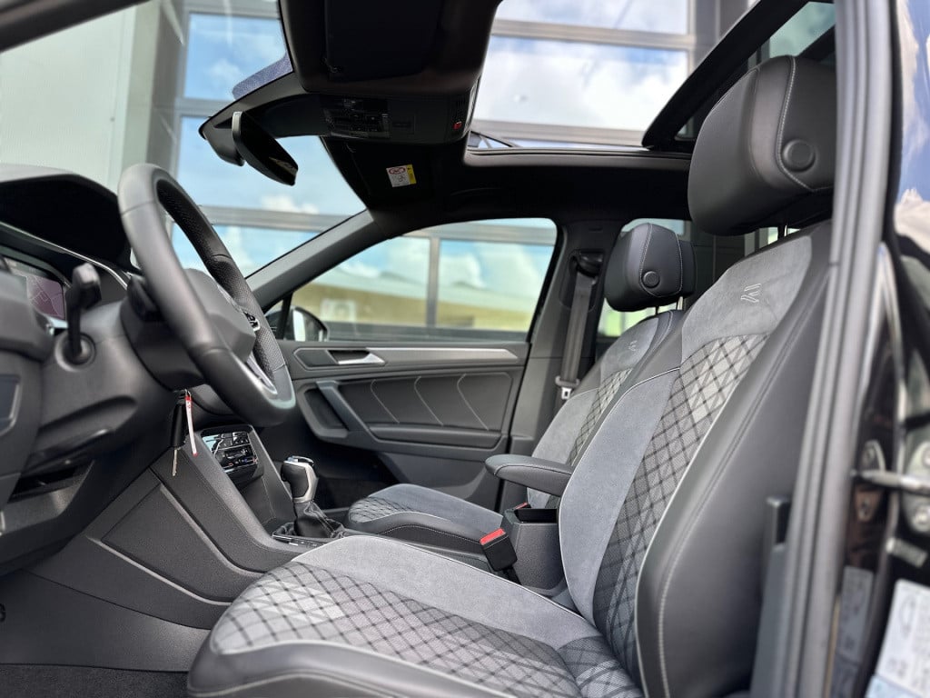 Volkswagen Tiguan 1.5 tsi 150pk dsg r-line | black line | panoramadak | tre