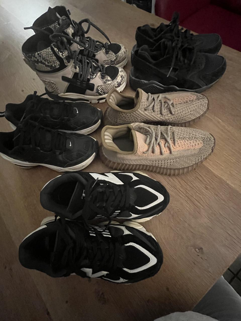 Sneakers