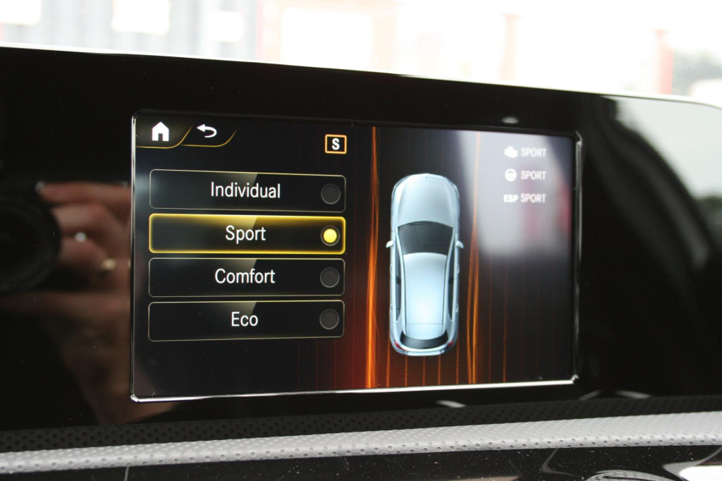 Mercedes-Benz A-Klasse 180 business solution amg