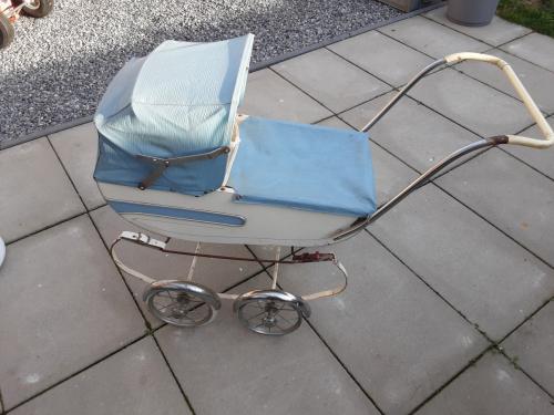 Jaren 50 poppenwagen  mag weg voor 10 euro