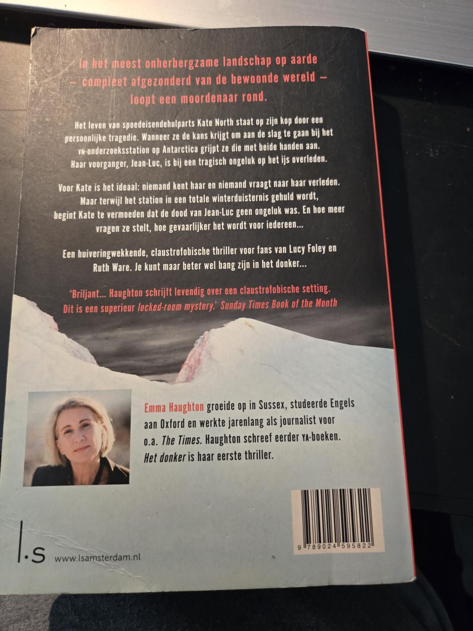 Thriller Het donker van auteur Emma Haughton,  2021