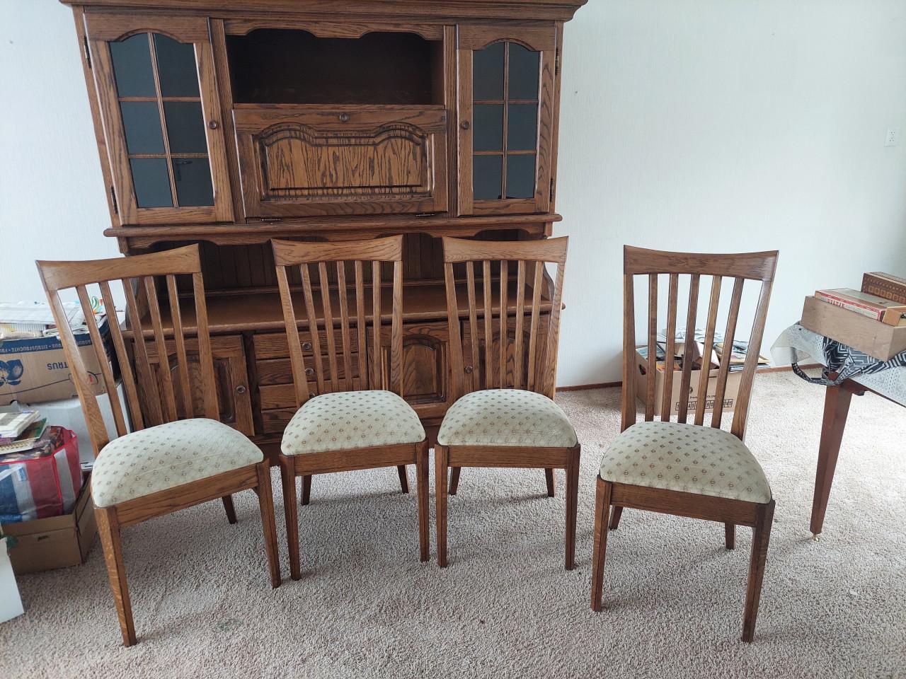 Eetkamerstoelen  donker eiken