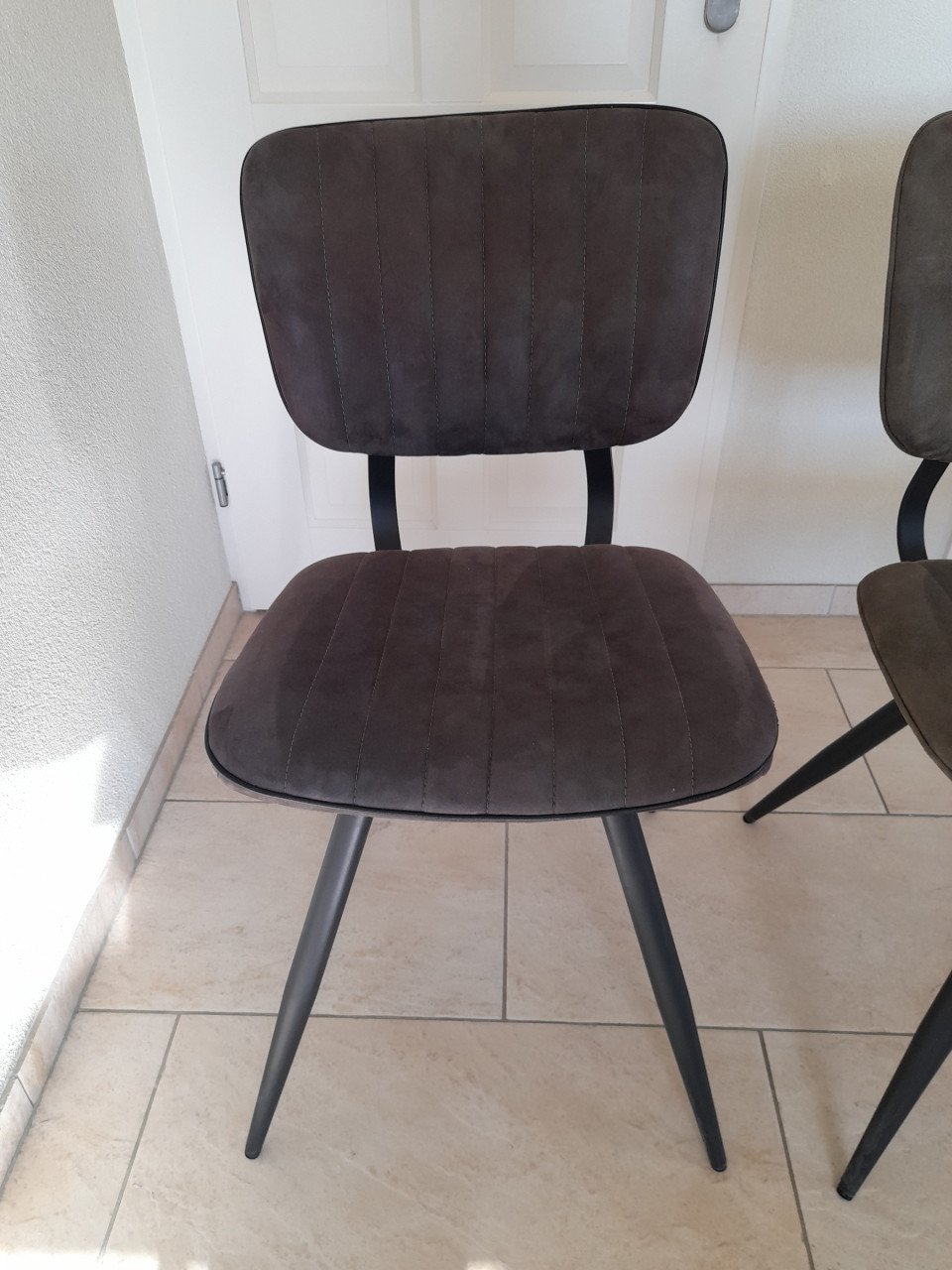 2 leuke stoelen (in goede staat)