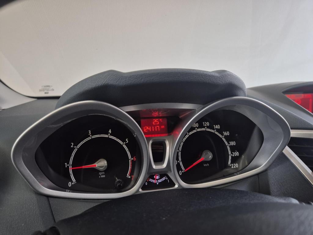 Ford Fiesta 1.25 titanium / nieuwe distriebutieriem 1e eigenaar / stoelverw