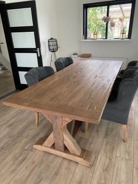 Massief eikenhouten tafel
