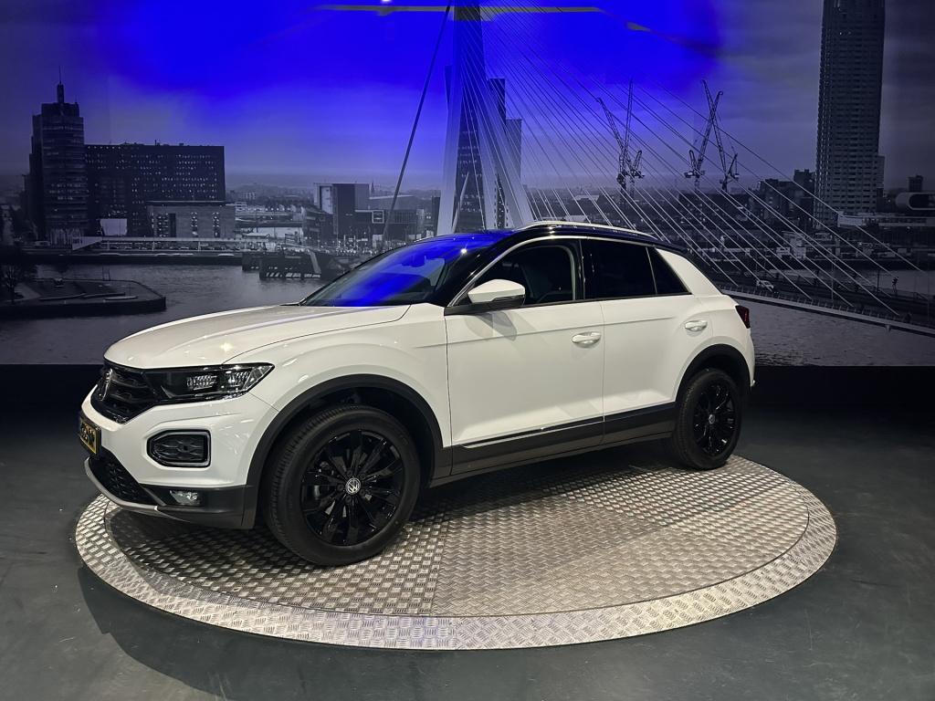 Volkswagen T-roc 1.5 tsi sport *camera*vitrual*winterpack*trekhaak*keyless*