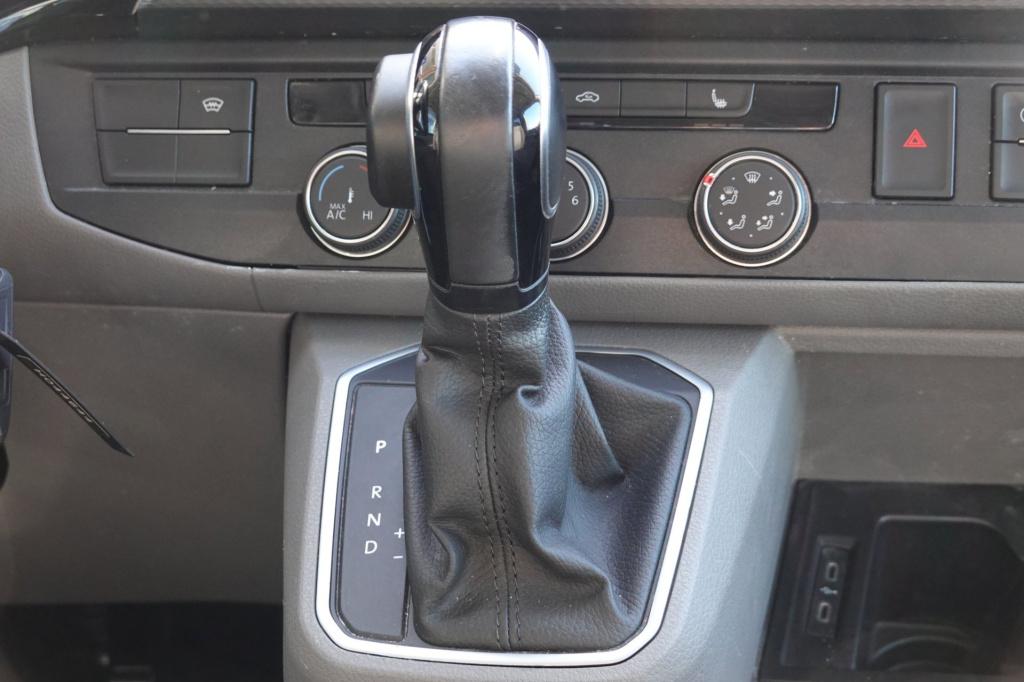 Volkswagen Transporter 2.0 tdi l2h1 30 dc 150-pk automaat bulli