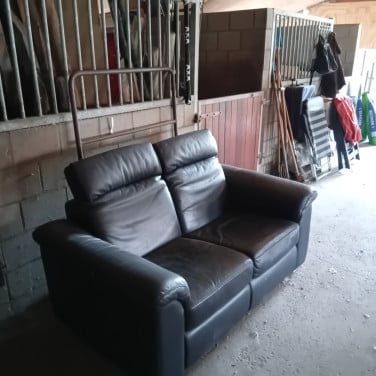 Te koop donkerblauw lederen 2 zits bankstel