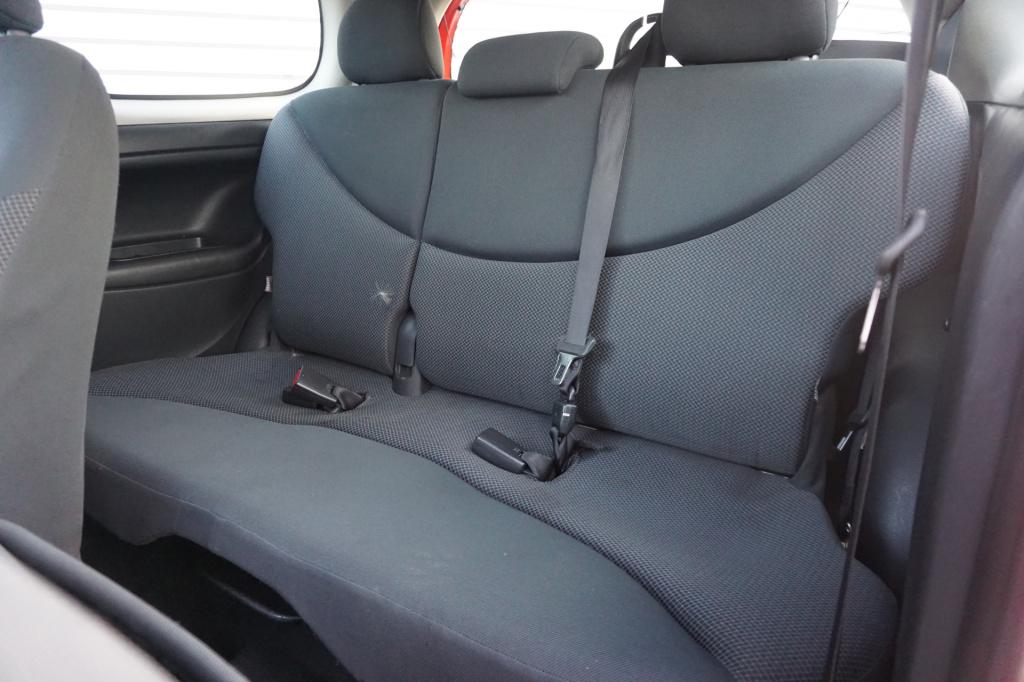 Toyota Yaris 1.0 vvt-i airco / elektr. ramen / apk t/m 06-2027