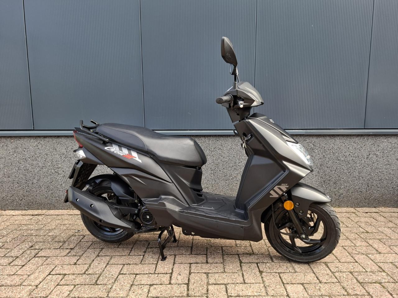 SYM Orbit III zwart 45 km/h met fabrieksgarantie