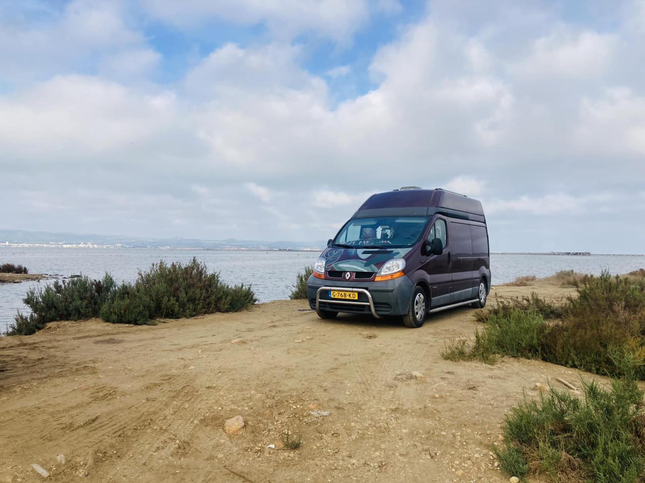 Knusse camper Renault Traffic te koop