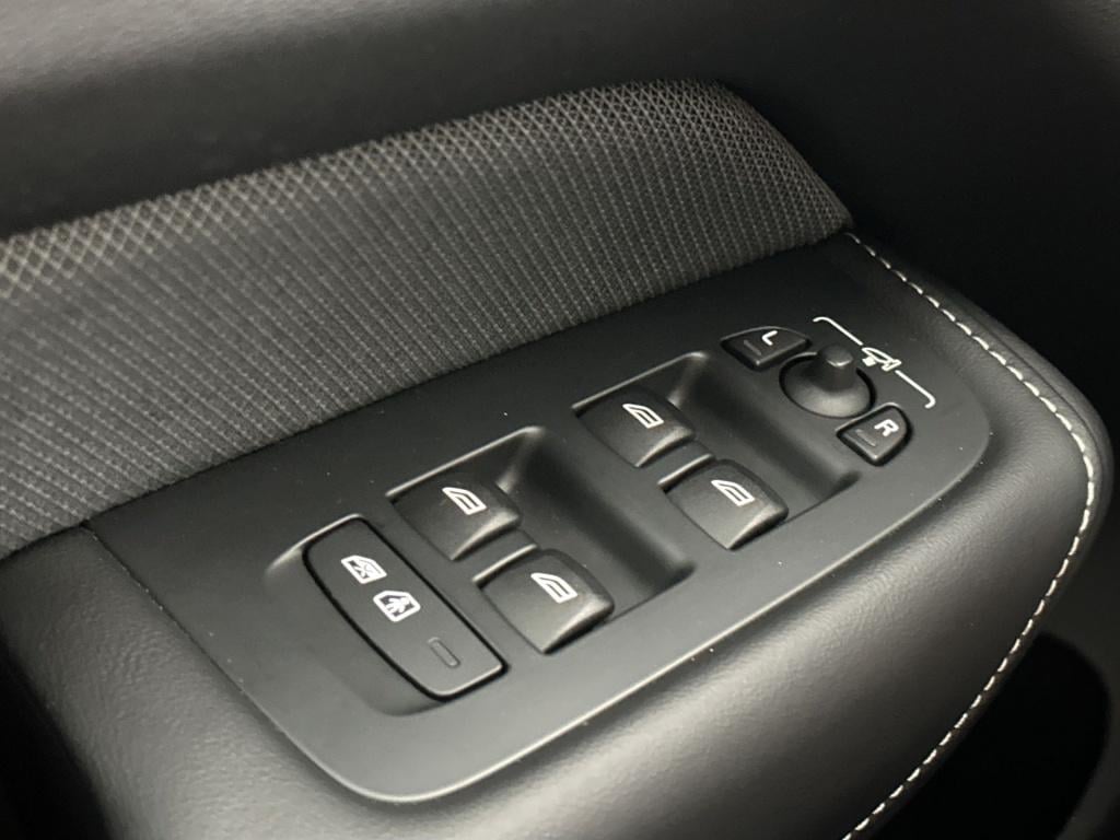 Volvo XC60 t6 398pk recharge ultra black edition| pano| 360camera| trekhaak