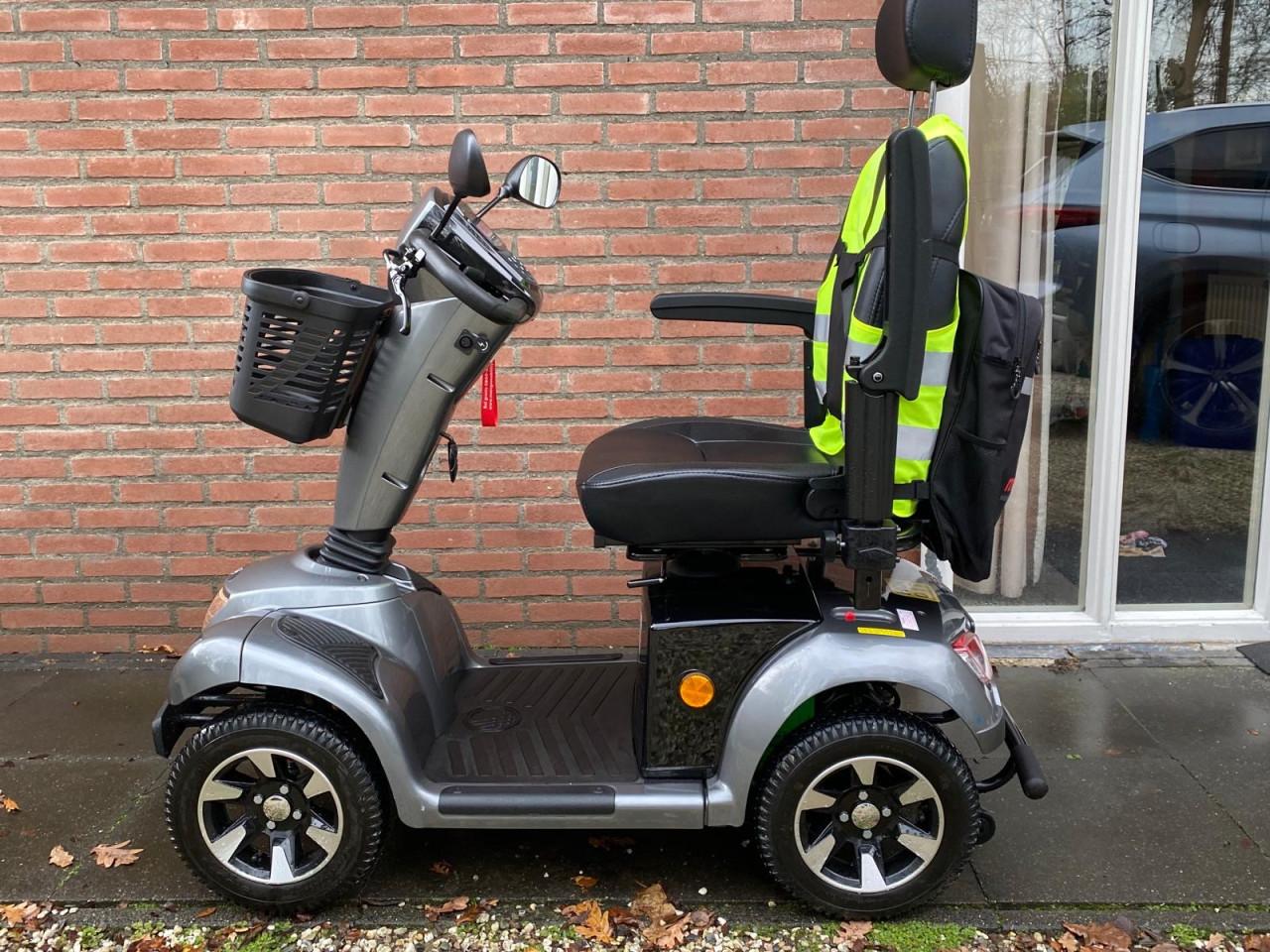 Scootmobiel mango leopard 4, grijs, zo goed als nieuw