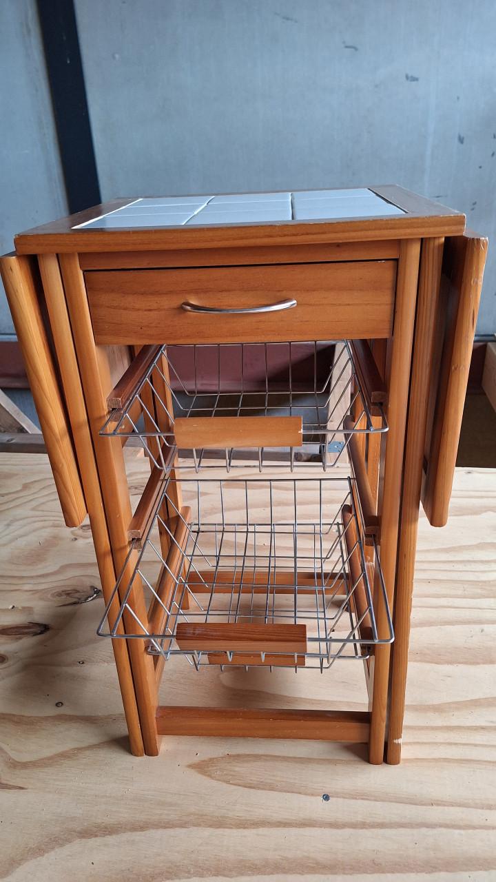 Antieke lampet set, trio bijzet tafeltjes, keuken trolly