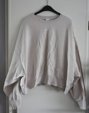 Beige nike trui  maat L