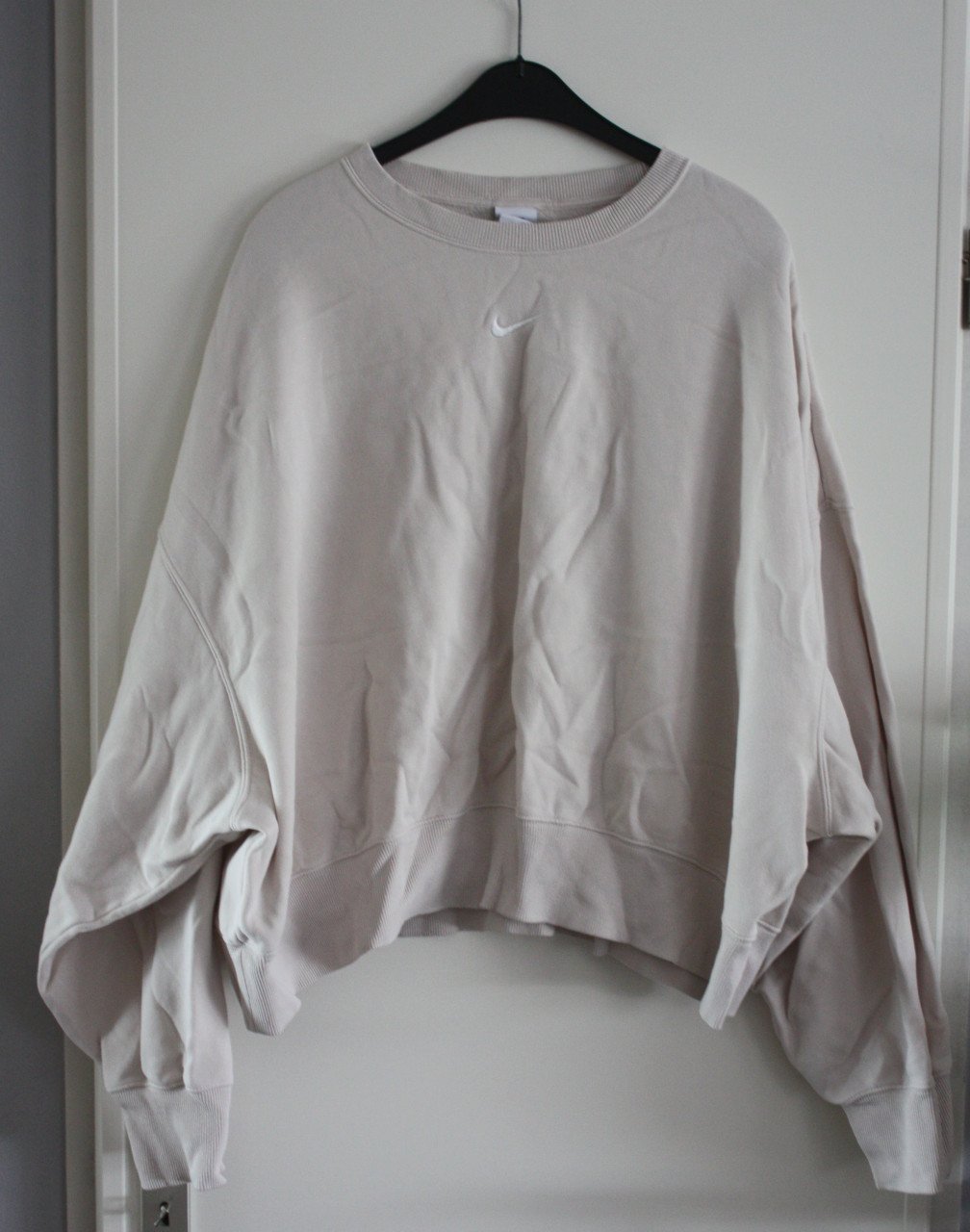 Beige nike trui  maat L