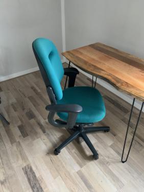 Buro klein