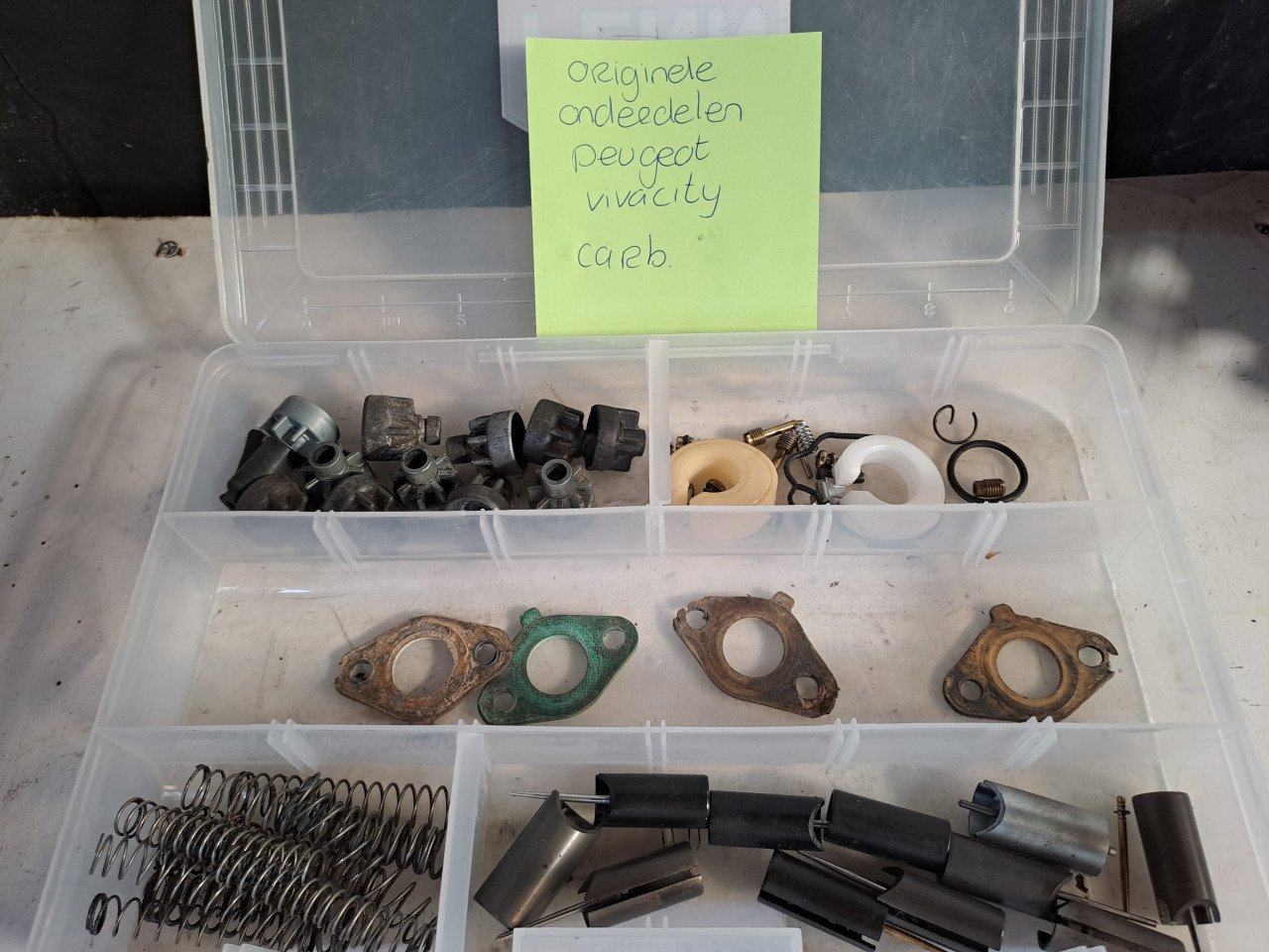 Te koop heel veel onderdelen peugeot vivacity