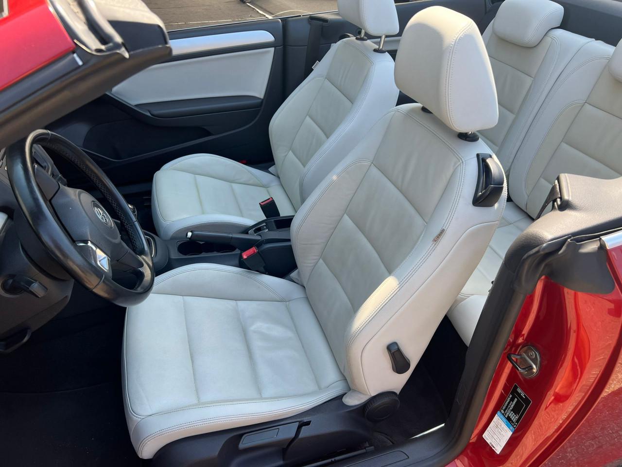 VW Golf Cabriolet uit 2012 met slechts 129.000 km LED/Airco/Leer