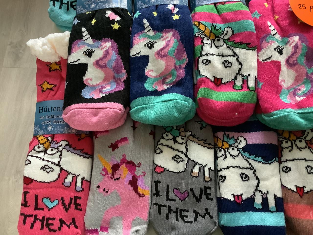 Partij super leuke fluffy huissokken. ( partij 25)