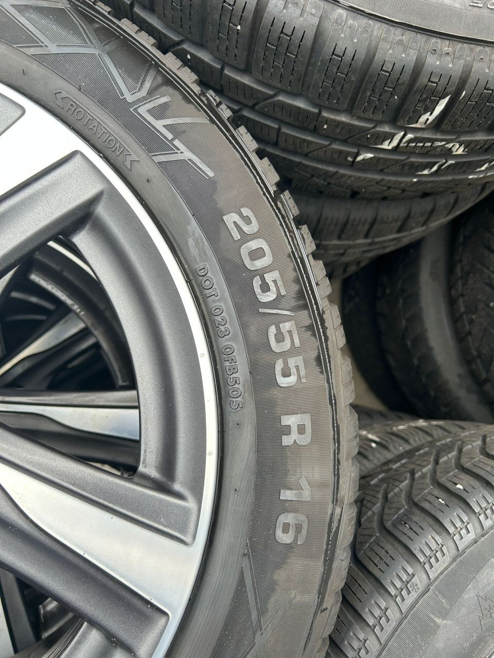 VOLVO LICHTMETALEN VELGEN GRIJS 16''INCH'' MET BANDEN