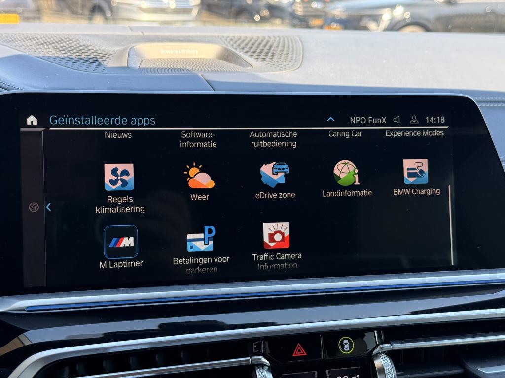 BMW X5 xdrive45e m-sport individual | b&o | sky lounge | luchtvering | mass