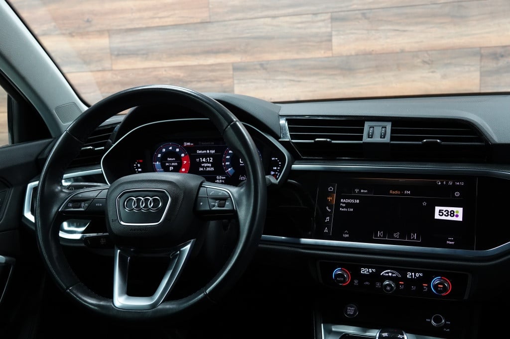 Audi Q3 1.5 tfsi | panoramadak | pdc |