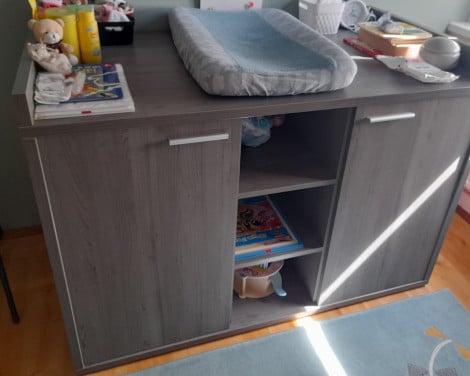Commode in het grijs