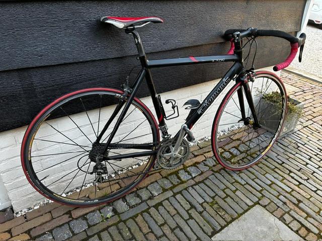 Racefiets zwart/rood maat 52 in prima staat!