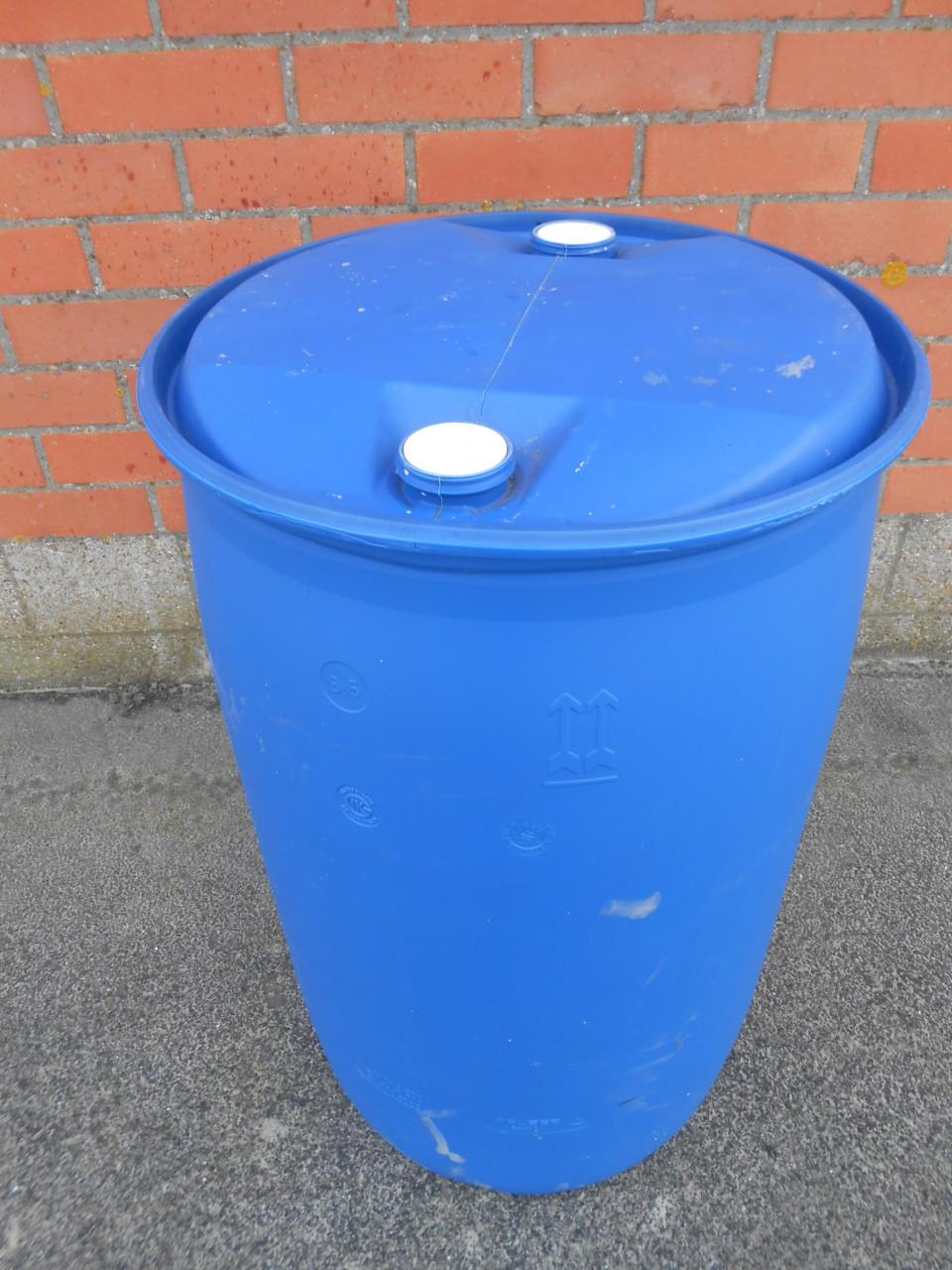 Lege plastic 210 liter vaten