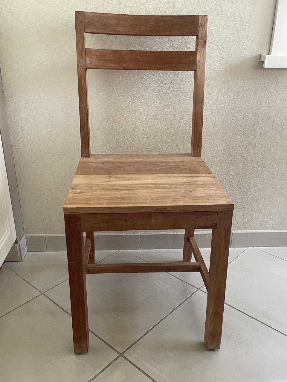 Te Koop: Teakhouten Eettafel en 4 stoelen.
