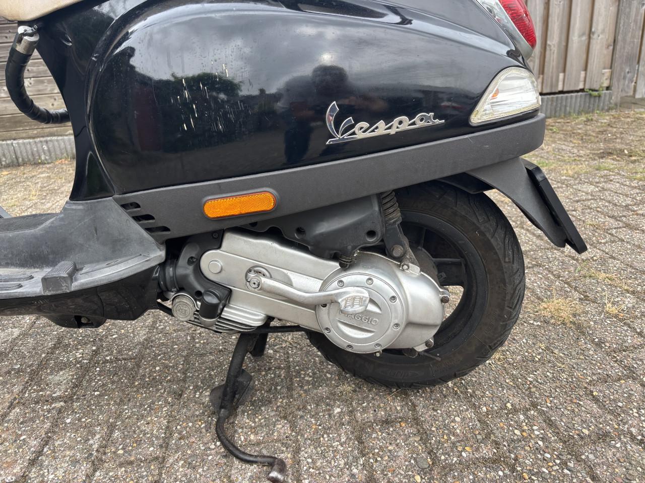 Scooter Vespa LX50 zwart 4-takt