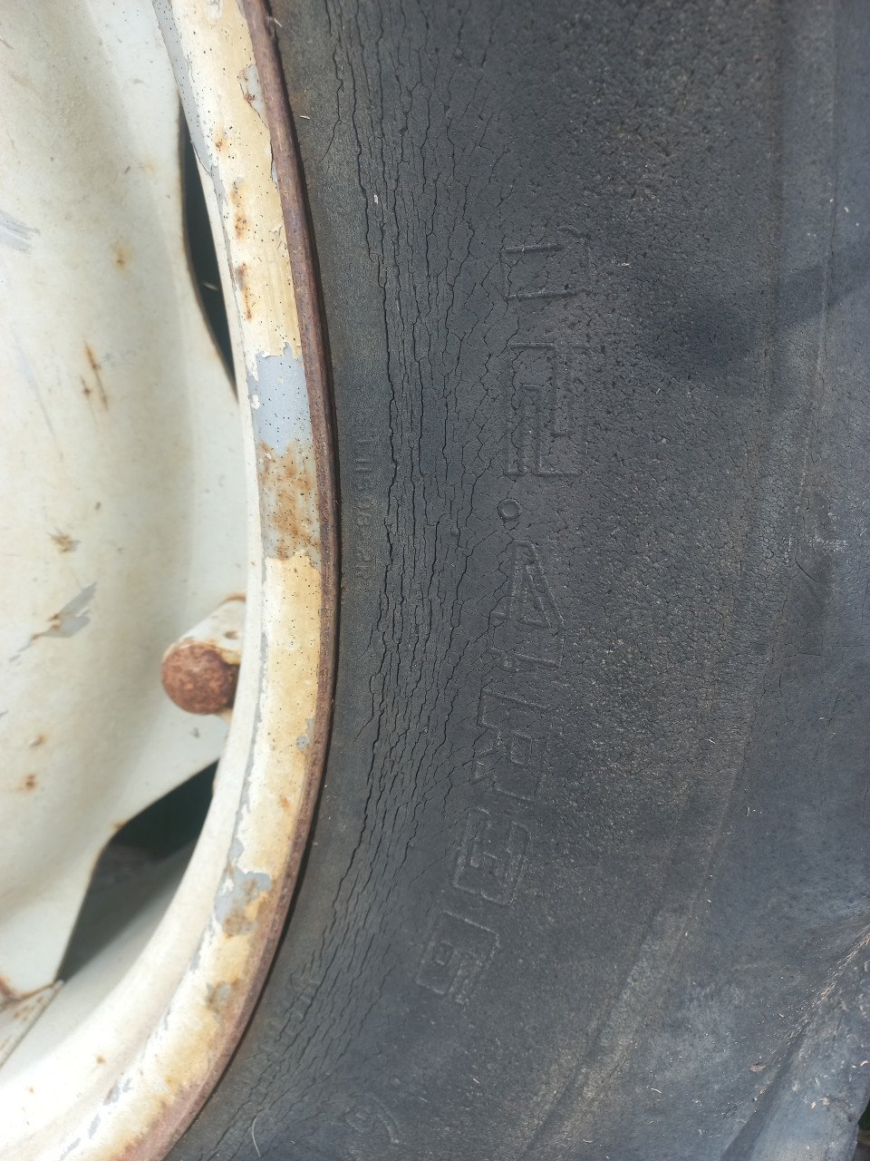 Te koop complete wielen Ford tractor