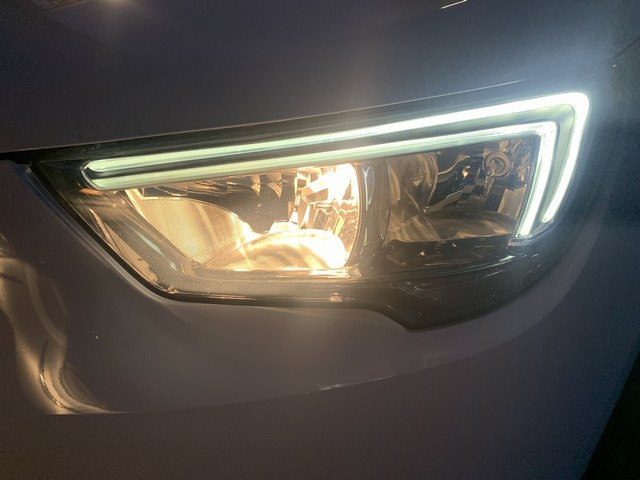 Opel Crossland X - v e r k o c h t