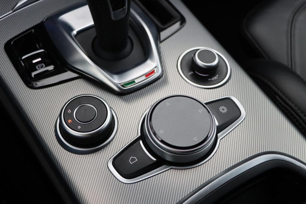 Alfa Romeo Stelvio 2.0 t awd veloce q4 280pk