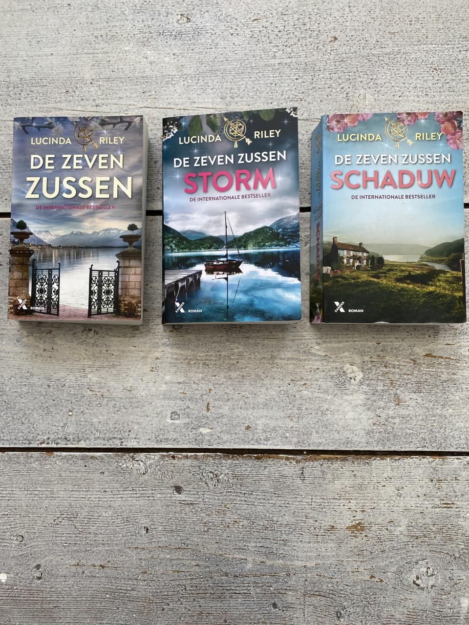 De eerste drie delen van “De zeven zussen”