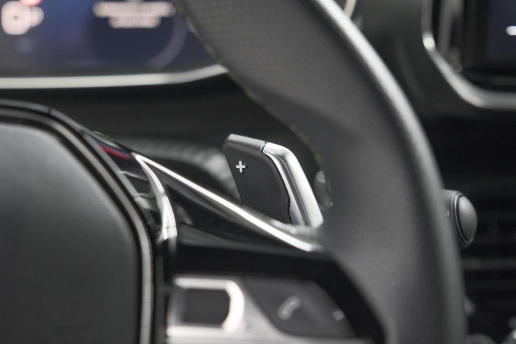 Peugeot 208 1.2 hybrid 145 e-dcs6 gt | alcantara pakket | camera | apple ca