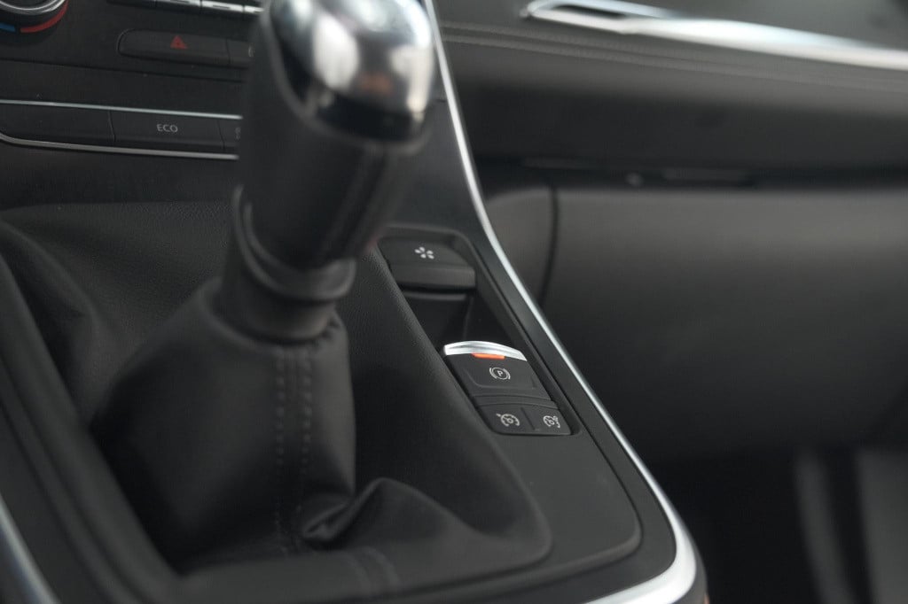 Renault Scenic tce 140 bose | trekhaak | camera | dodehoekdetectie | naviga