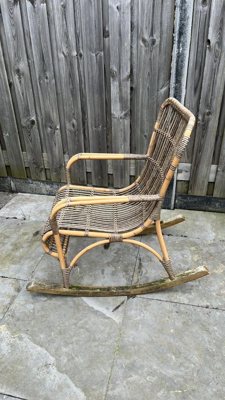 Rotan schommelstoel