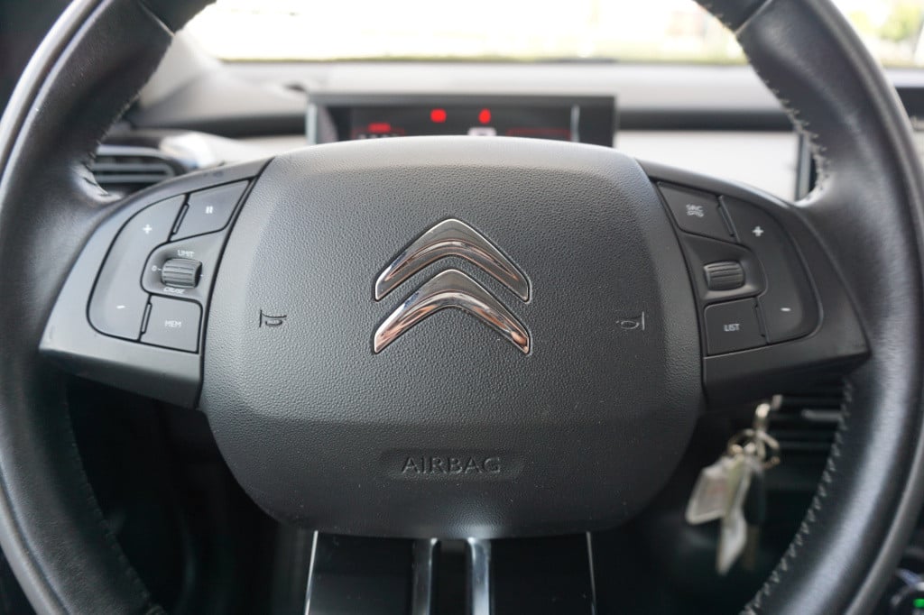 Citroen C4 Cactus 1.2 puretech shine airco / navi / carplay / elektr. ramen