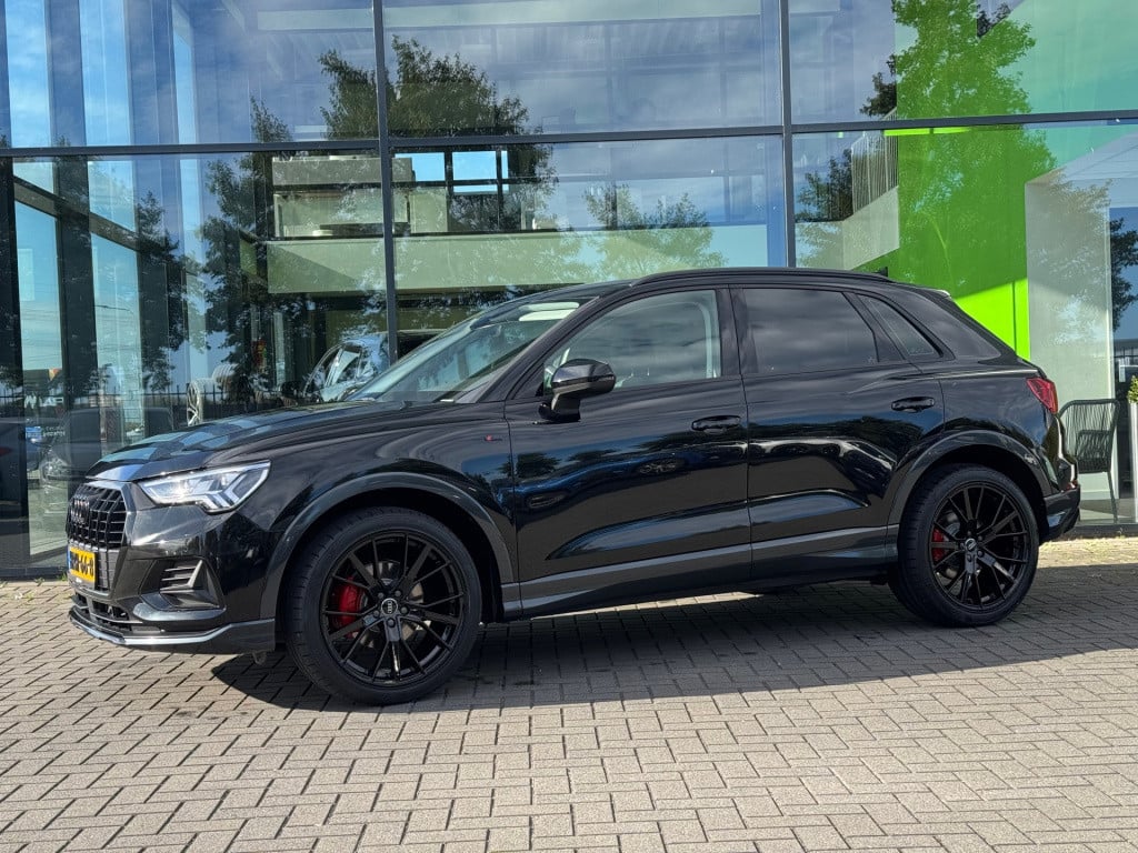 Audi Q3 35 tfsi * camera * matrix led * leer * keyless * trekhaak