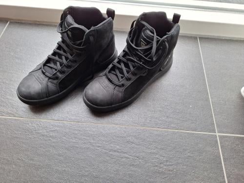 Motorlaarsjes maat 39 maar valt klein uit [38]