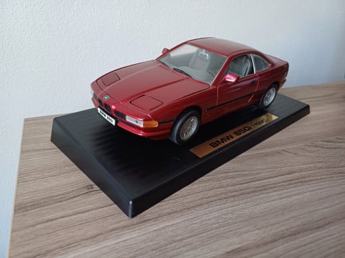 BMW 850i (1990) - Road Legends 1:18