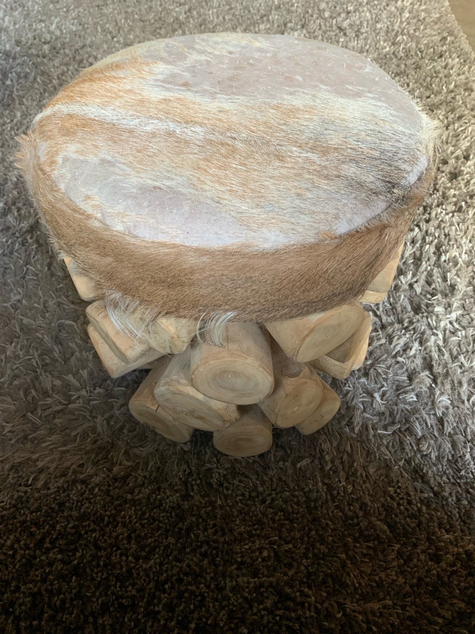 Geiten krukje van hout .