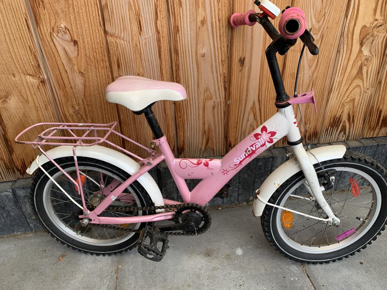 Leuke roze kinderfiets van het merk SunValley 16 inch
