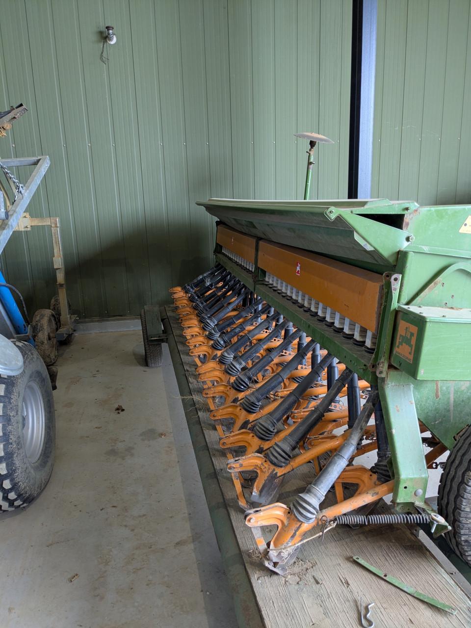 Amazone zaaimachine op kar 4 meter